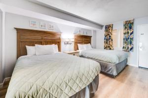 Oceanfront condo Heated Pools & Breathtaking View!