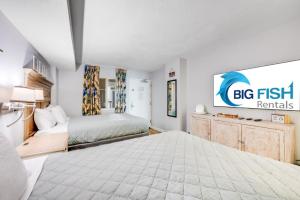 Oceanfront condo Heated Pools & Breathtaking View!