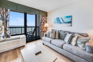 Oceanfront condo Heated Pools & Breathtaking View!