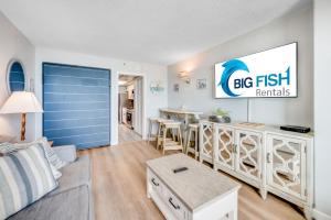 Oceanfront condo Heated Pools & Breathtaking View!