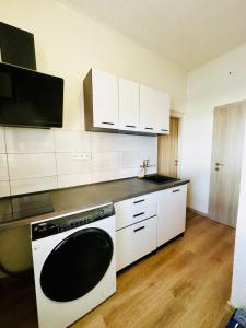 Modern Gem near Karlovy Vary Center