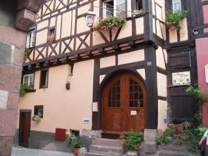 Apartment in Riquewihr near Vineyards