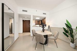 Silkhaus Vacation Homes Signature 1BR apartment at Centrium Tower