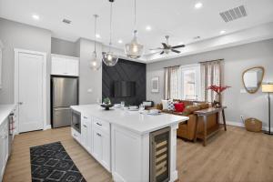 Urban EaDo Retreat - 3BR Townhome w Deck