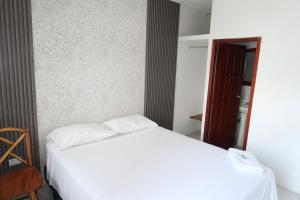 ECUADOR Hotel Pedernales MrRobert