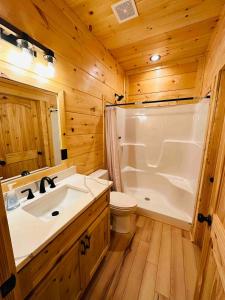 Bourbon Retreat With Hot Tub-8