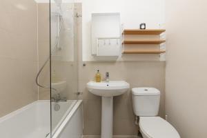 New! Cosy 1BR Top-Floor Flat in Camden