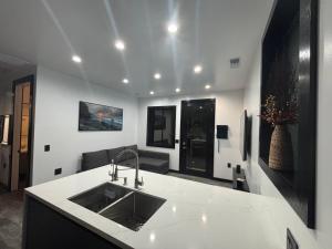 Burbank - Starlight Hills Private Luxury Guest House