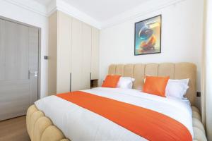 Cosy homely 1BR with heated pool, gym, balcony at yaya mall