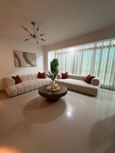Hermoso conjunto residencial con piscina