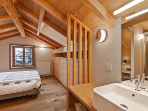 Chalet rénové avec accès direct aux pistes, grand jardin et parking - FR-1-808-22