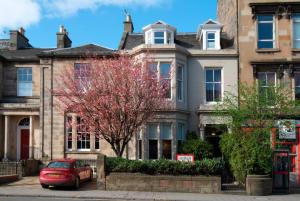 8 Newington Road, Edinburgh, EH9 1QS.