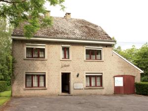 Quaint Holiday Home with Fenced Garden near Forest in Manhay