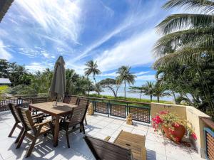Wongalinga Absolute Beachfront Unit 9 2 Bedroom
