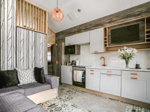 Woodland Escape - Ukc8186