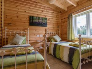 Quail Lodge - W44304