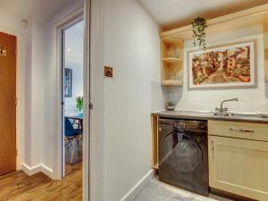 Swan Apartments 1B
