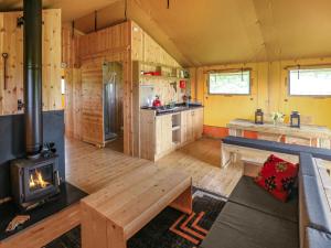 Swallow - Safari Tent - Ukc8985