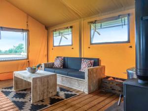 Swallow - Safari Tent - Ukc8985