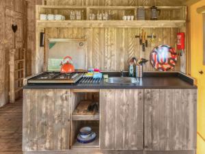 Swallow - Safari Tent - Ukc8985