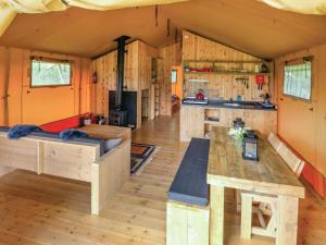 Woodpecker - Safari Tent - Ukc8978