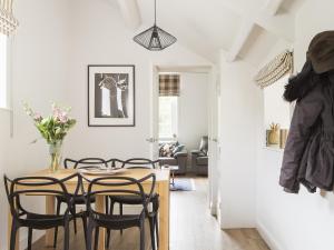 Mulberry Cottage-Ukc4863