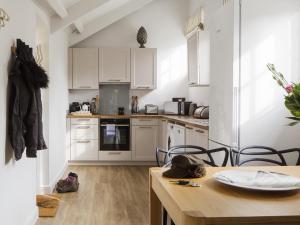 Mulberry Cottage-Ukc4863