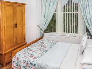 Cosy Llandudno Apartment 3 - Ukc5307