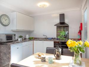 310 The Cove - Ukc5025