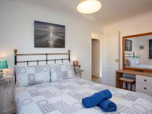 310 The Cove - Ukc5025