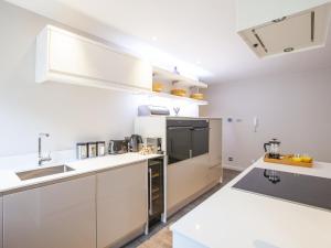 The Huxley - Ukc6400