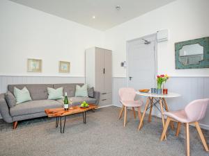 Seahorse Shore - Ukc6176