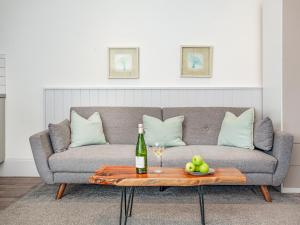 Seahorse Shore - Ukc6176