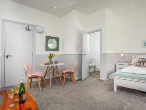 Seahorse Shore - Ukc6176