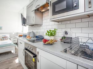 Seahorse Shore - Ukc6176