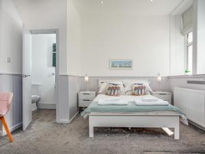 Seahorse Shore - Ukc6176