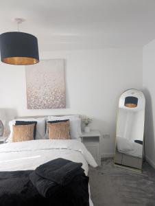 Cozy Modern Bedroom in Private Area