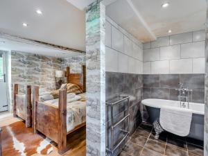 Croxton Lodge & Curlews Nest