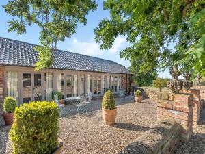 Croxton Lodge & Curlews Nest