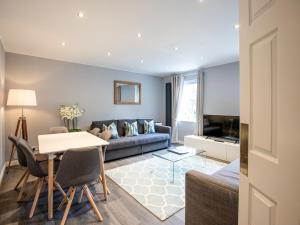 The Larkin - Ukc6401