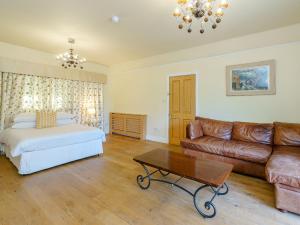 Kingsley Apartment