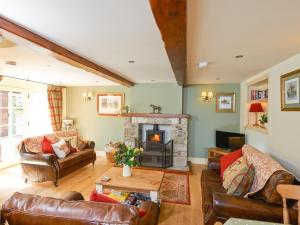 Spring Cottage-Ukc6557