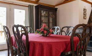 White River Escape with BBQ & Private Backyard