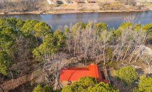 White River Escape with BBQ & Private Backyard