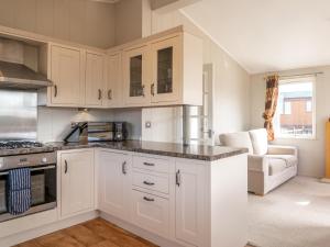 4 Atlantic Crescent - Ukc7112