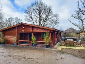 Tweed Log Cabin-Uk3479