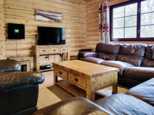Tweed Log Cabin-Uk3479