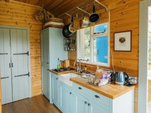 Uk41466 - Bustard Hut