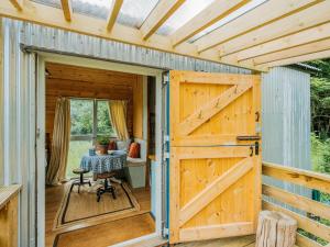 Uk41466 - Bustard Hut