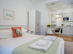 The Lighthouse -Ukc6168